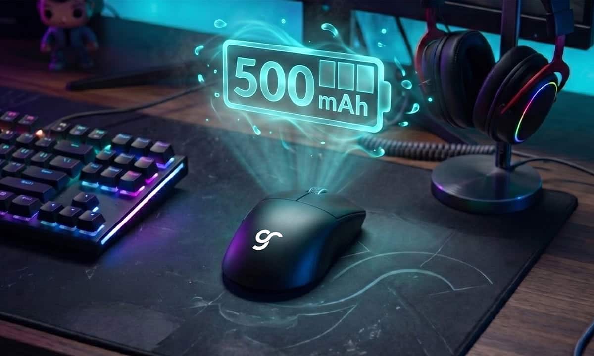 Oyun ve bilgisayar ekipmanlarıyla 500 mAh pil gücü simgeli masaüstü ortamı.