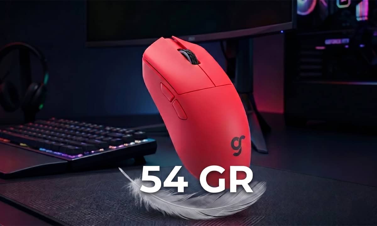 GameRaider GR3 PRO Max Crimson Flame kırmızı oyun faresi, 54 gram hafiflik ile dikkat çekiyor.
